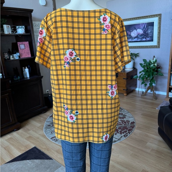 Elizabeth multicolored short sleeve blouse-size XL - Picture 9 of 9